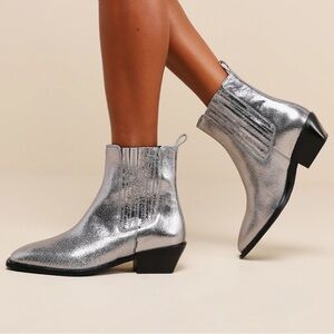 ☀️ New SEYCHELLES Hold Me Down Silver Metallic
Leather Ankle Boots